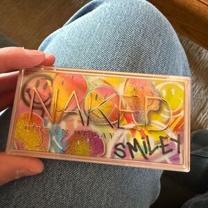 Urban Decay NAKED Smiley Artwork Eyeshadow Palette - Rainbow Colors